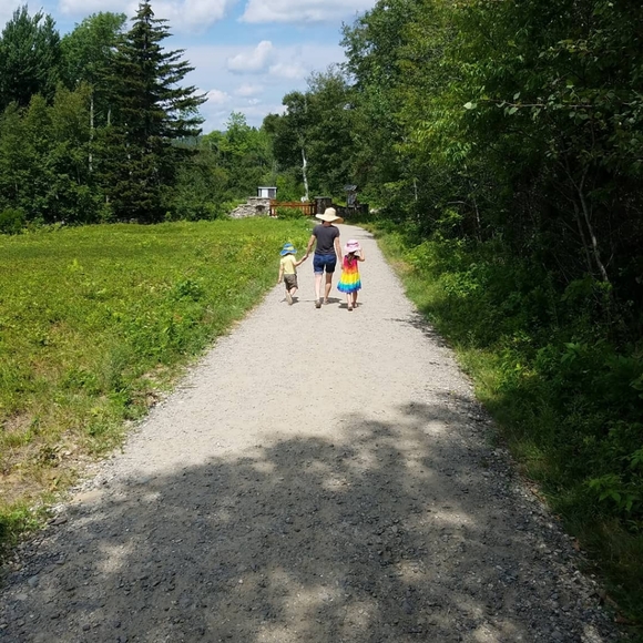 Come into my crowded closet - Picture 4 of 4